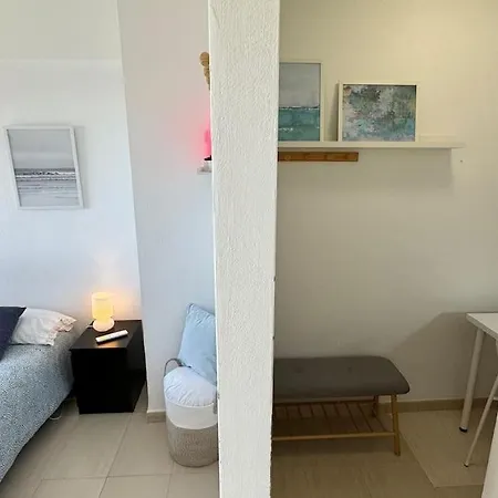 Apartamento A Pie De Playa Con Terraza Y Piscinas Apartment *