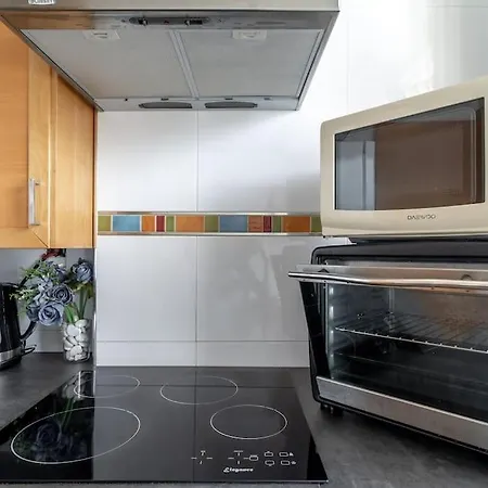 Apartamento A Pie De Playa Con Terraza Y Piscinas Apartment *