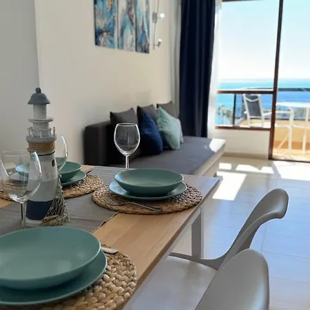 Apartamento A Pie De Playa Con Terraza Y Piscinas